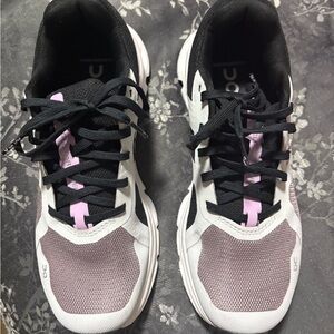 Like New On Cloud Women’s Sneakers 7.5